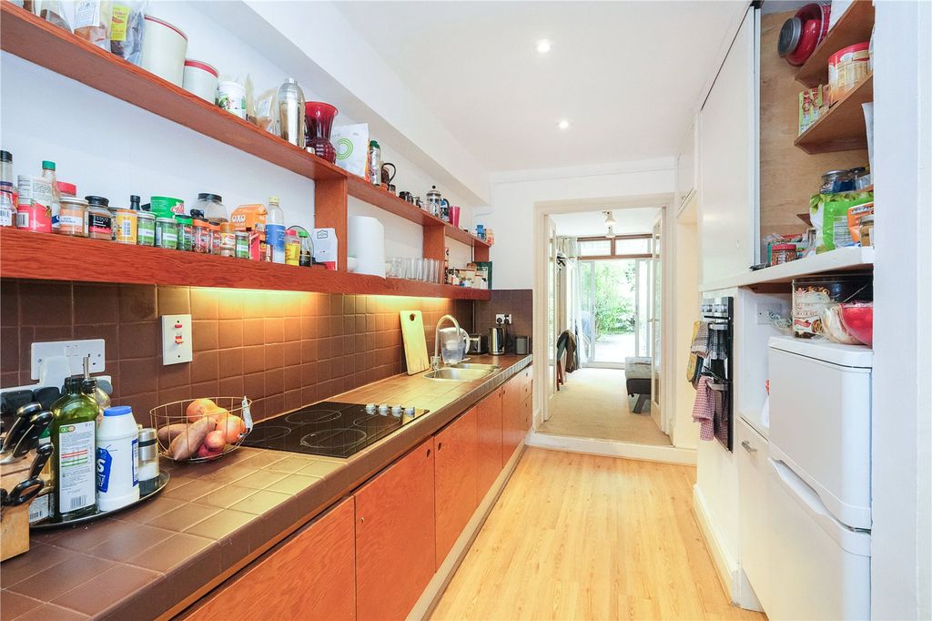 Property photo 3 of 9 Kitchen