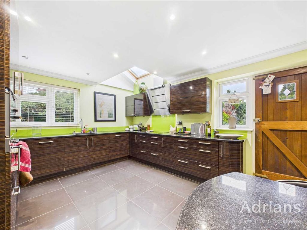 Property photo 3 of 27