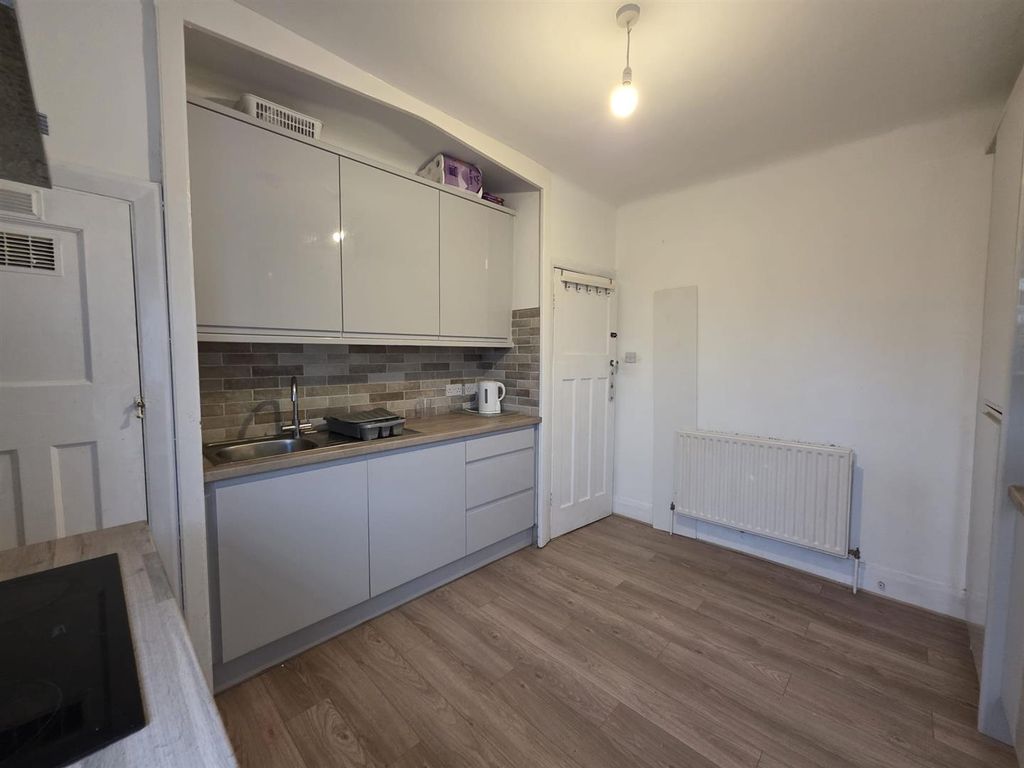 Property photo 2 of 10 C3Abc472-2Ef6-4324-92F7-A490Bd5A49Ac.Jpg