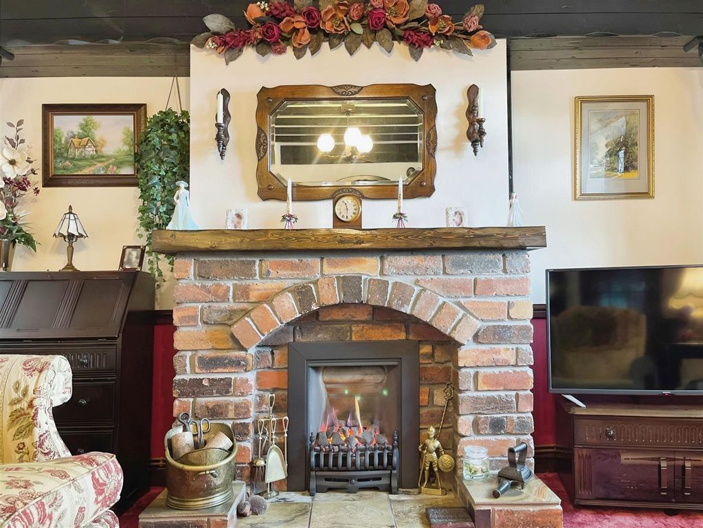 Property photo 3 of 27 Fireplace