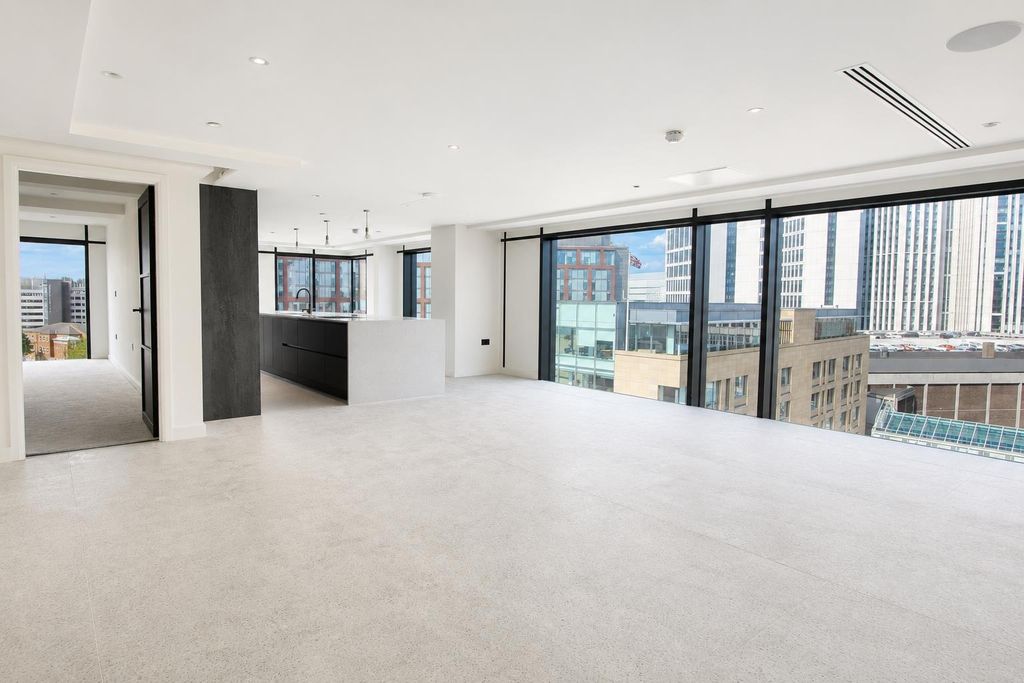 Property photo 2 of 10 Bright Open-Plan Living With Stunning City Views...