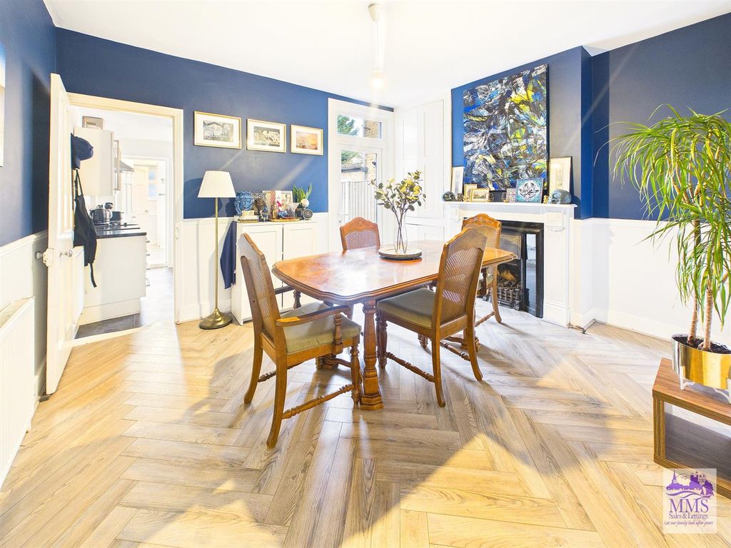 Property photo 3 of 15 Cam04098G0-Pr0172-Still003.Jpg