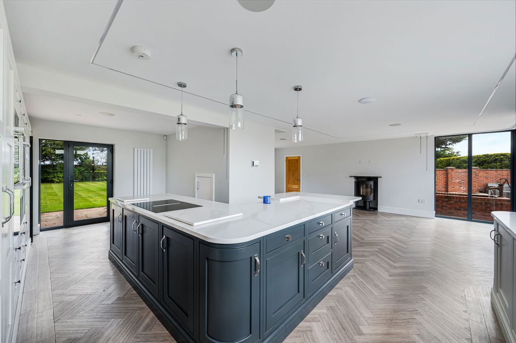 Property photo 1 of 41