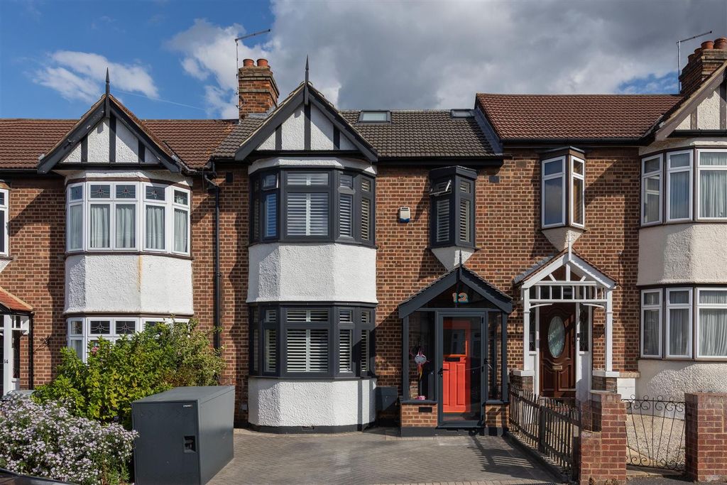 Property photo 1 of 34 Warboys Crescent, E4