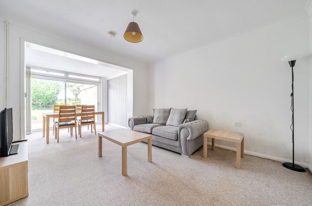 Property photo 2 of 11 1462861-17-6A05d5...