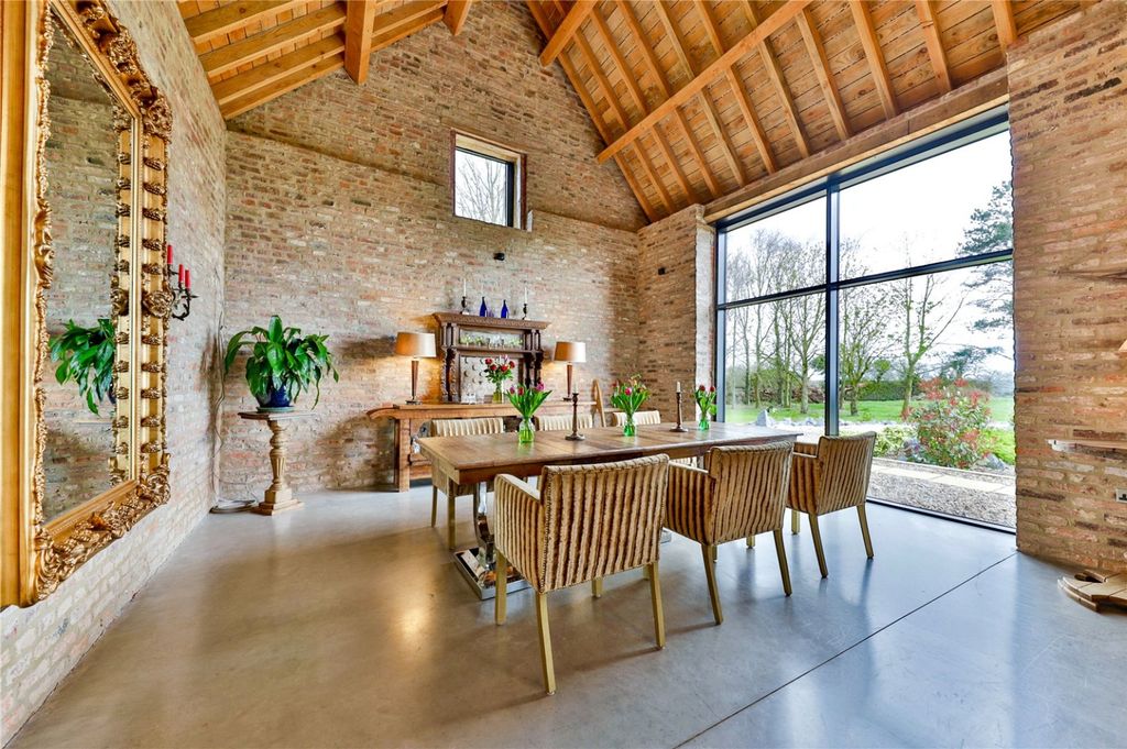 Property photo 2 of 28 2027734