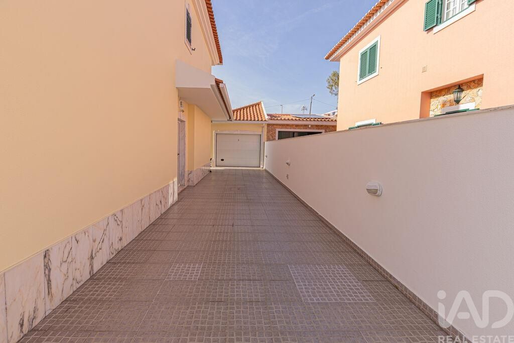 Property photo 3 of 39
