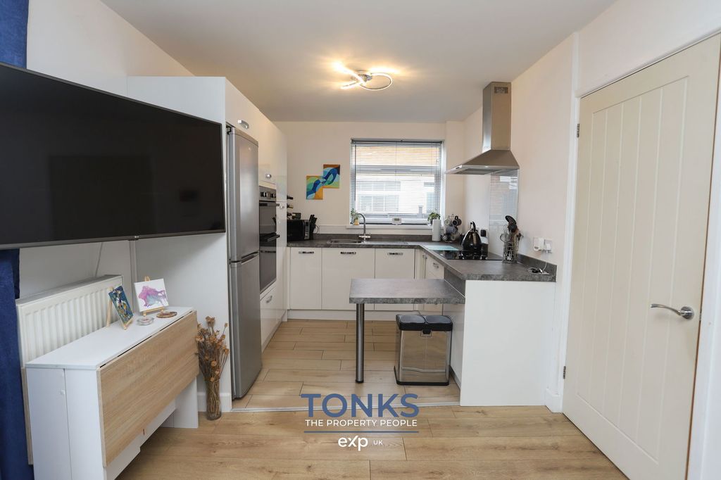 Property photo 3 of 14