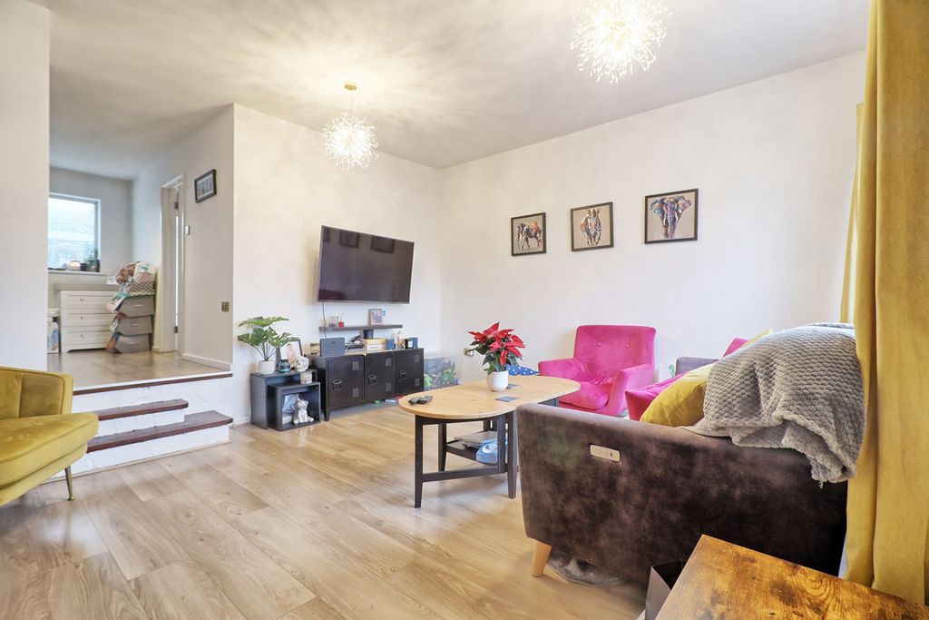 Property photo 2 of 23