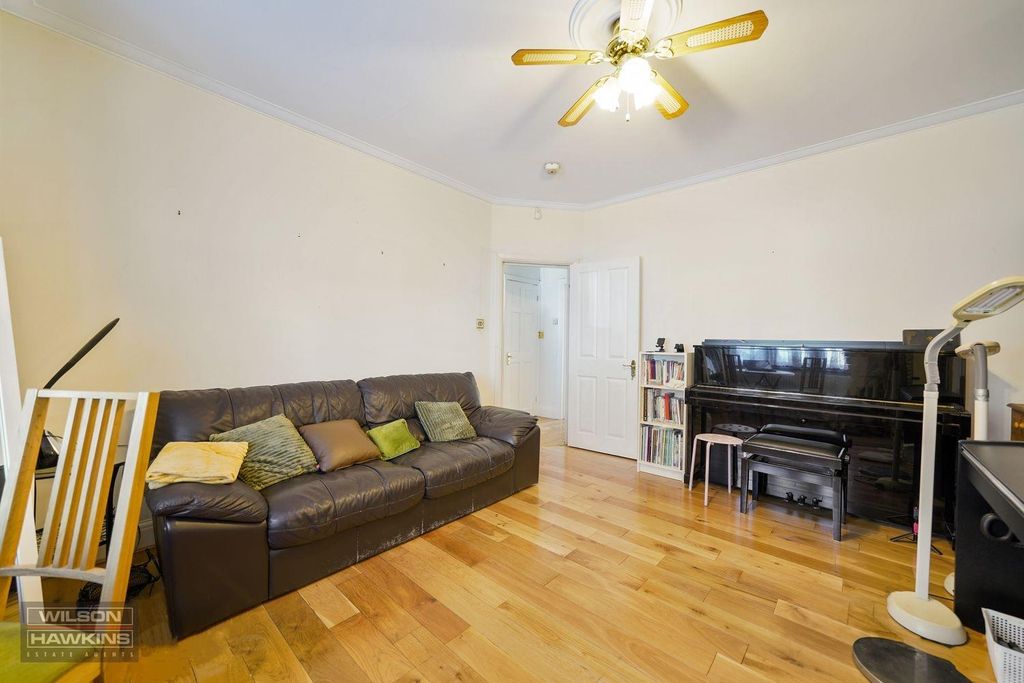 Property photo 3 of 15 16 Greenford Road - D8Tyv6Ecclya9Szj53Ij.Jpg