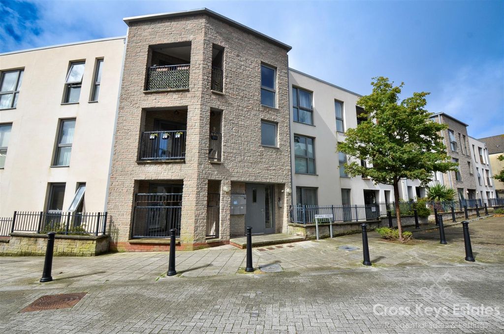 Property photo 1 of 21 Cross Keys Estates