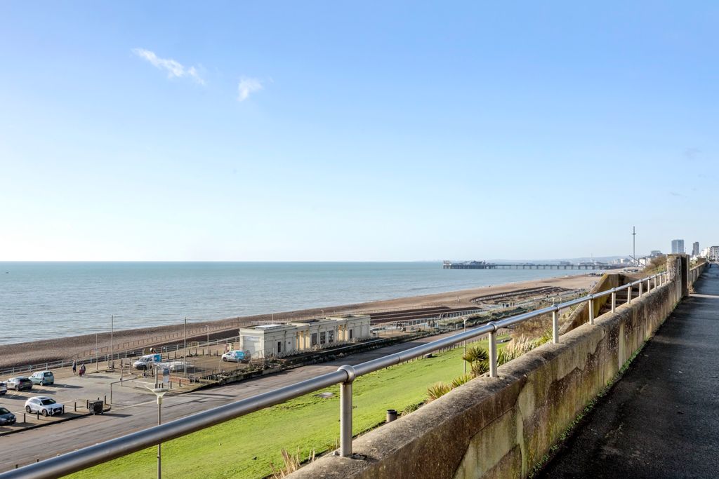 Property photo 3 of 28 Arundel Terrace, 12-13, Arundel House, 11-027