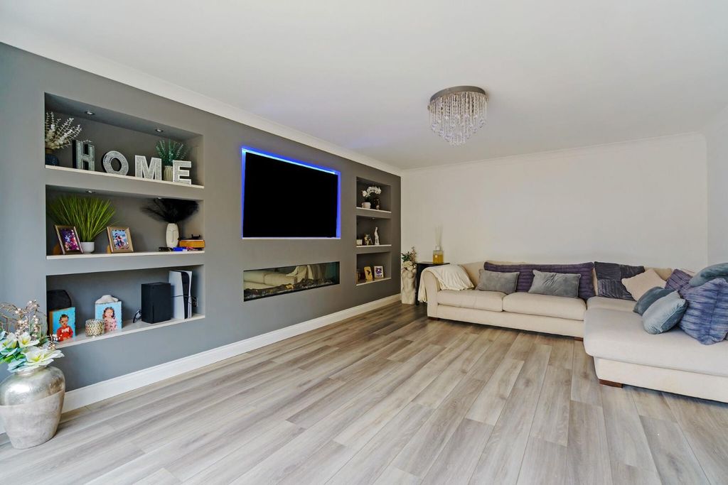 Property photo 2 of 42 87787_6 Cairn Avenue Guiseley  (8)_Low.Jpg