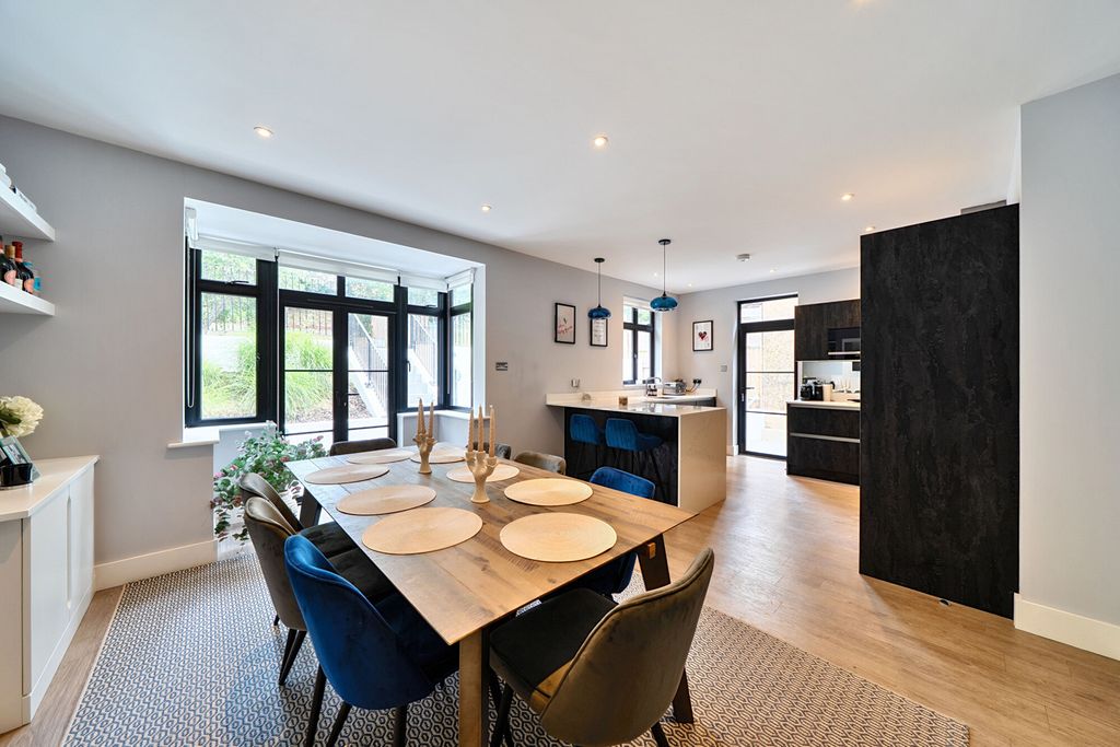 Property photo 2 of 19 Dining Area
