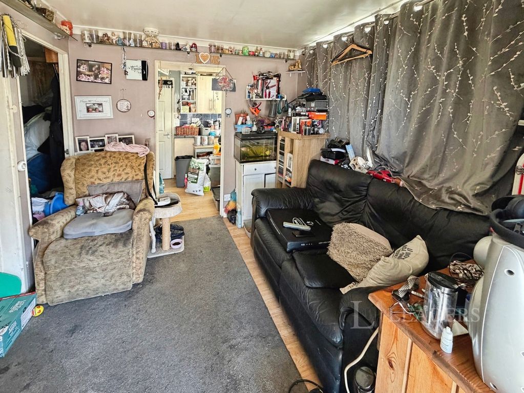 Property photo 3 of 6 Lounge
