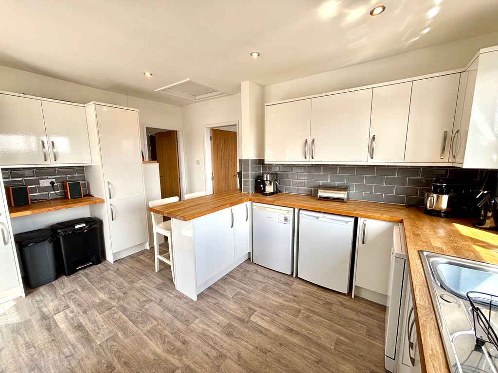 Property photo 1 of 11 Breakfast Kitchen