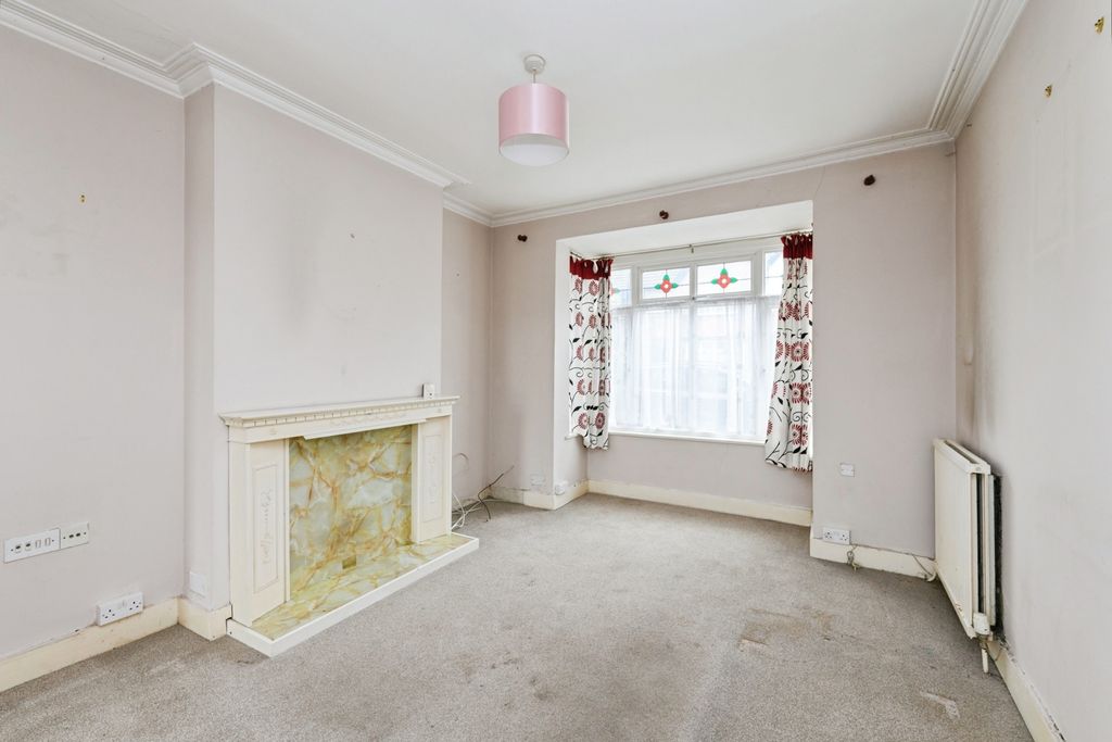 Property photo 3 of 17 Photo