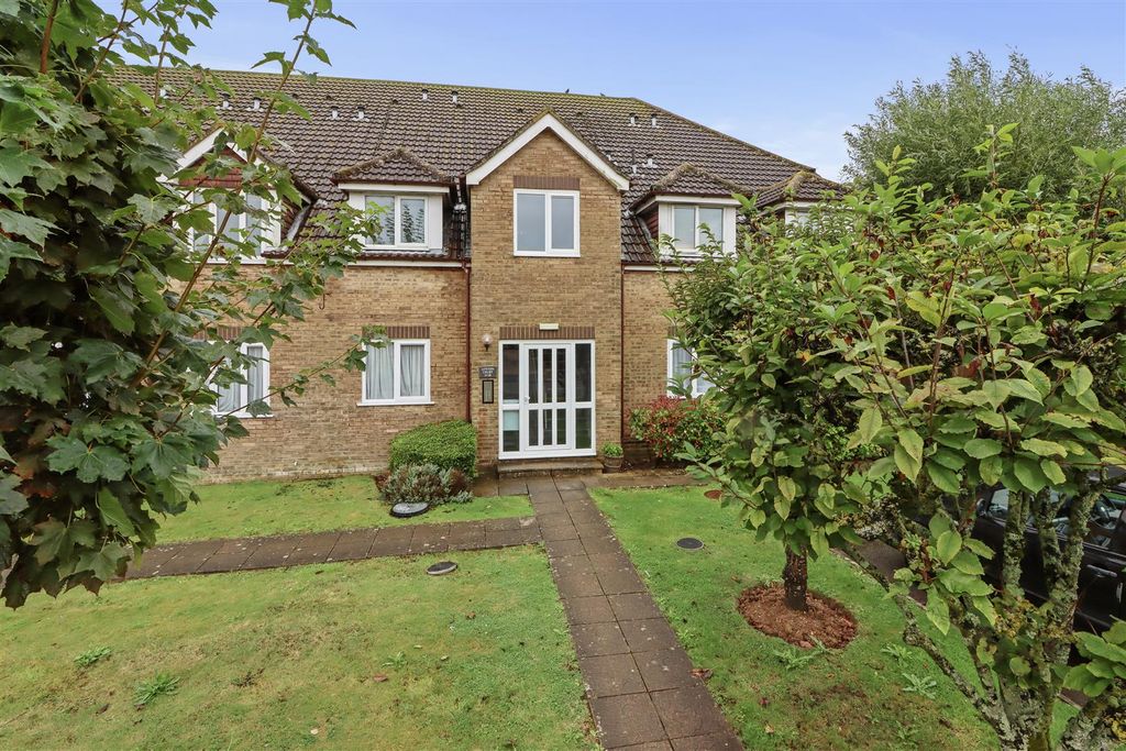 Property photo 1 of 15 Approach