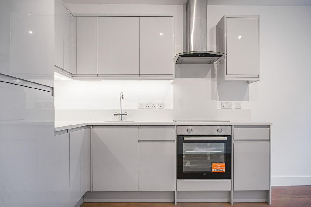 Property photo 3 of 18 Kitchen