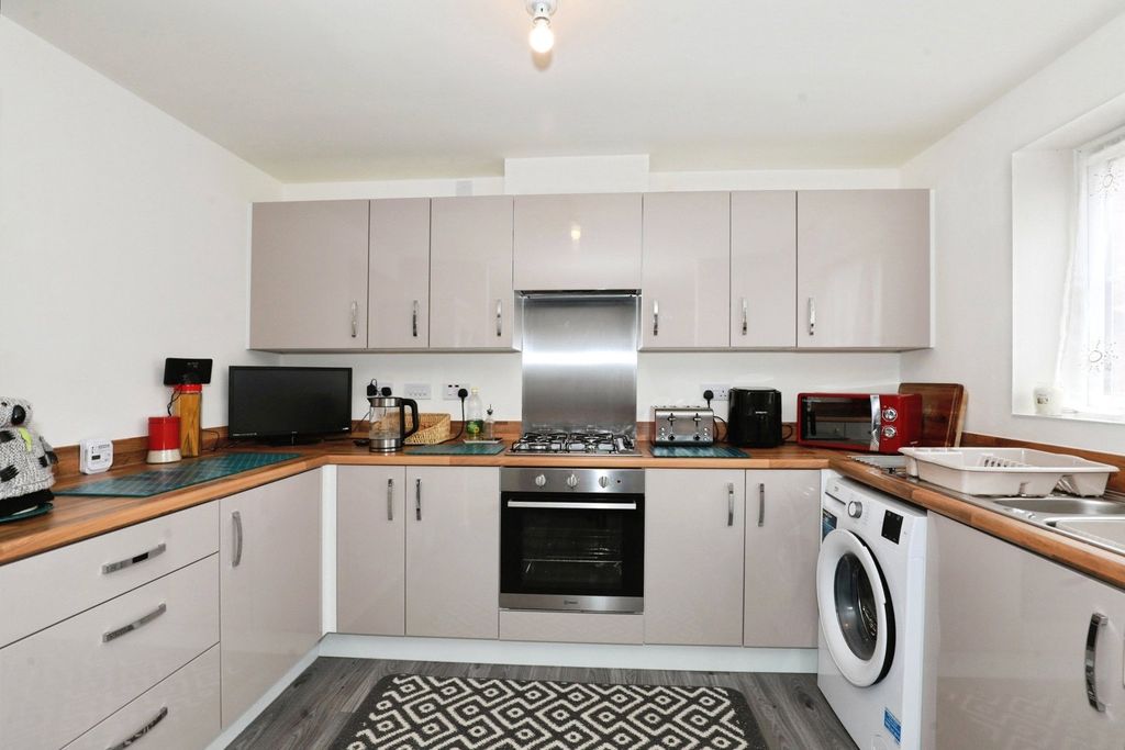 Property photo 2 of 16 Photo