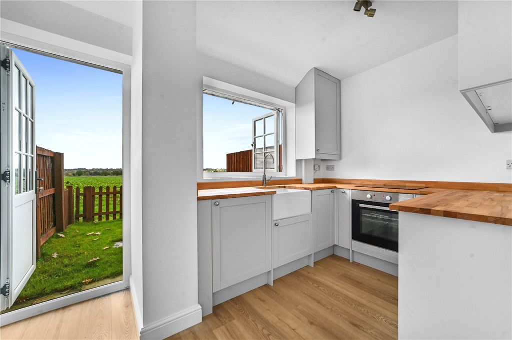 Property photo 2 of 19 Kitchen