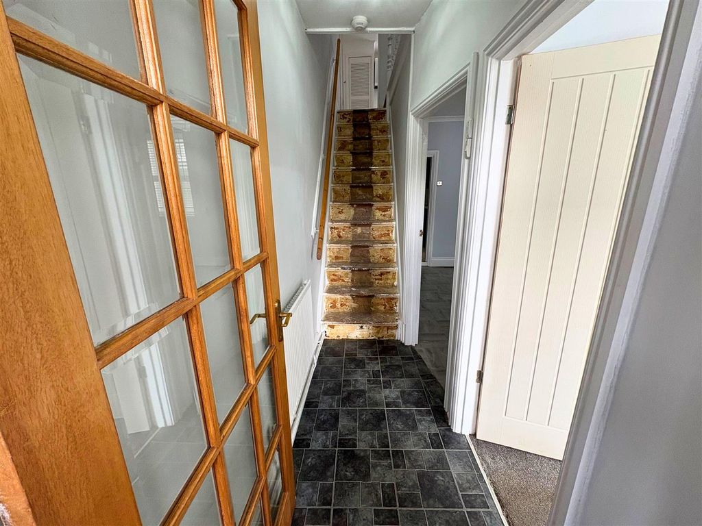 Property photo 3 of 27 Hallway
