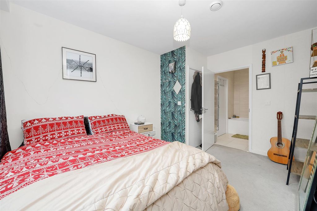 Property photo 3 of 8