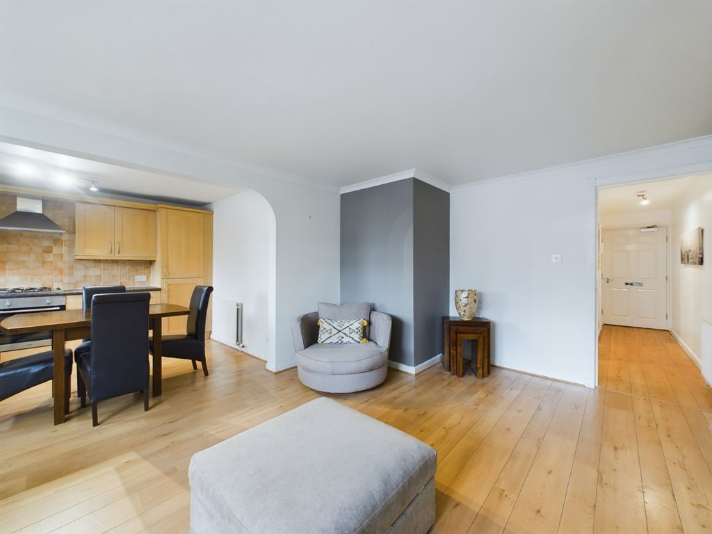 Property photo 3 of 9 3