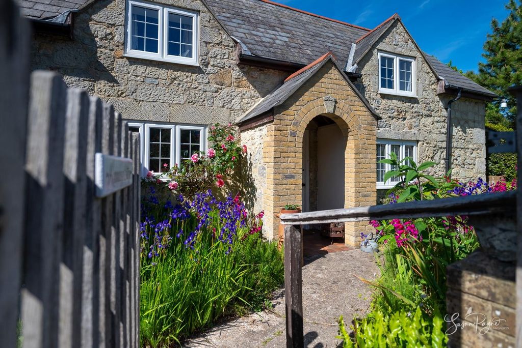 Property photo 2 of 44 Welcome To Kemming Cottage