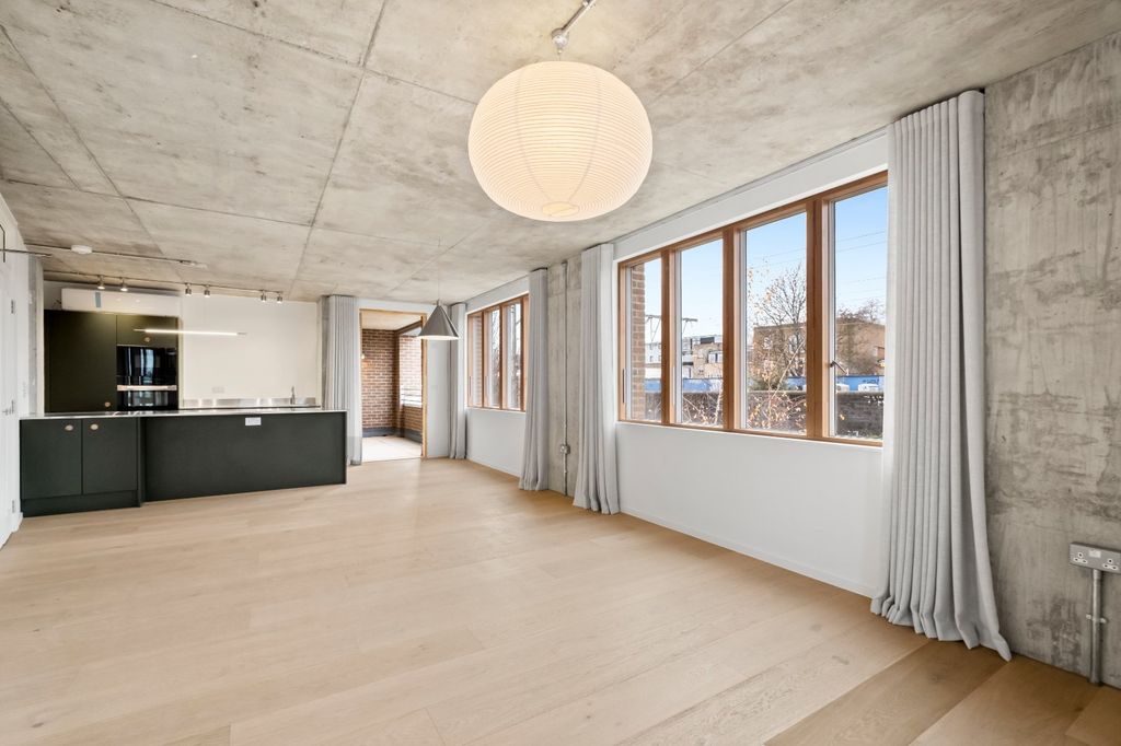 Property photo 3 of 19