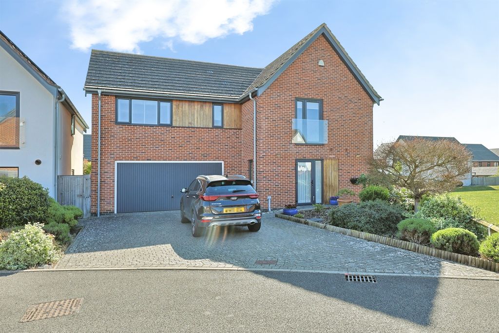 Property photo 2 of 31