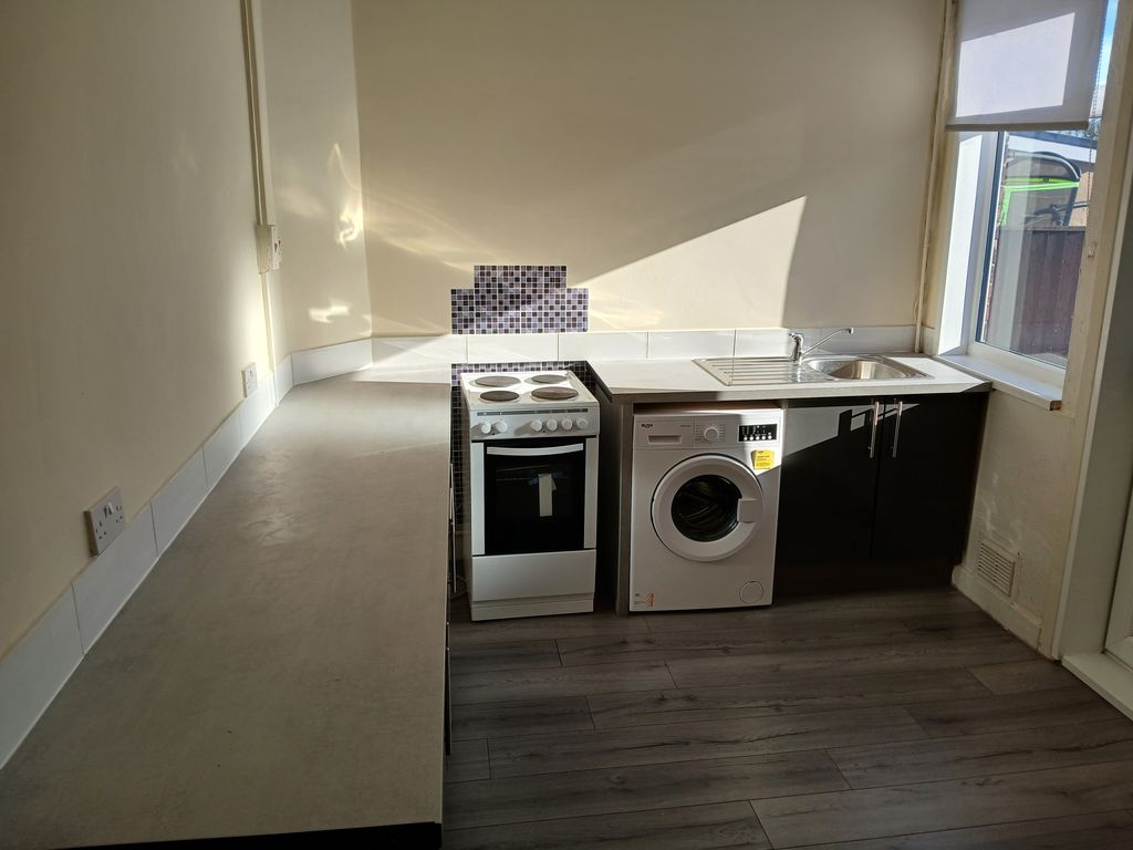 Property photo 3 of 7 Kitchen