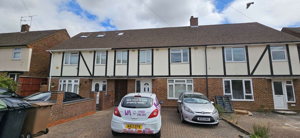 Property photo 1 of 20 4 Bedroom Semi Detached For Rent