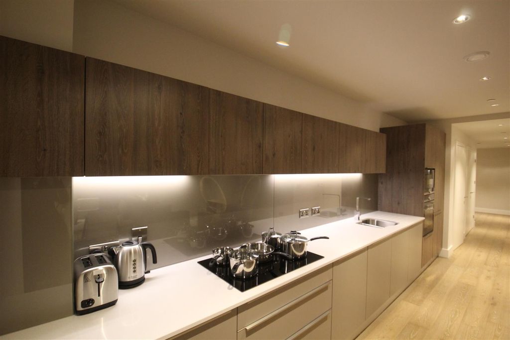 Property photo 2 of 10 Kitchen
