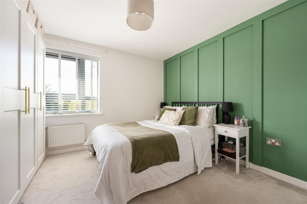 Property photo 3 of 20 Kings Head Hill, E4