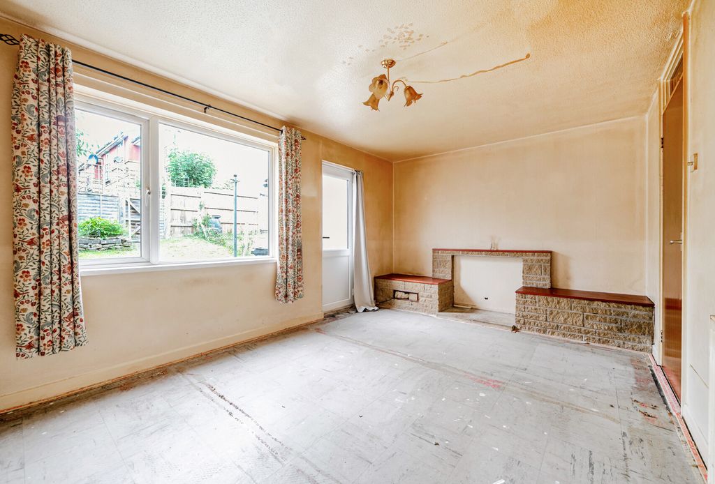 Property photo 3 of 15 Sitting Room