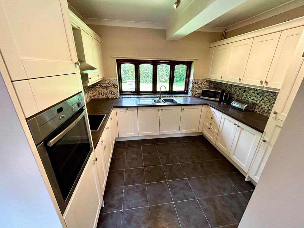 Property photo 2 of 14 Kitchen