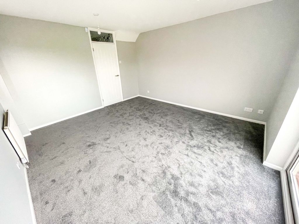 Property photo 3 of 16 Living Room