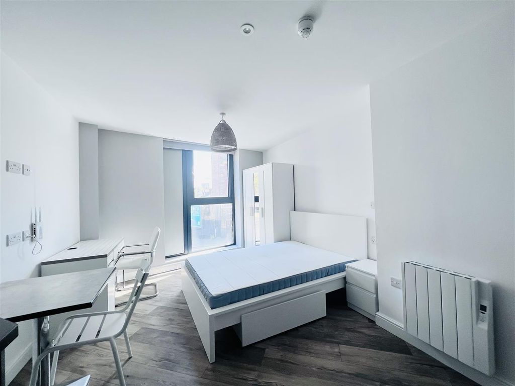 Property photo 1 of 10 Studio