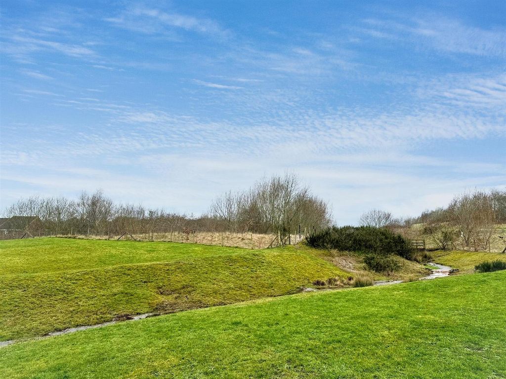 Property photo 2 of 27 Location