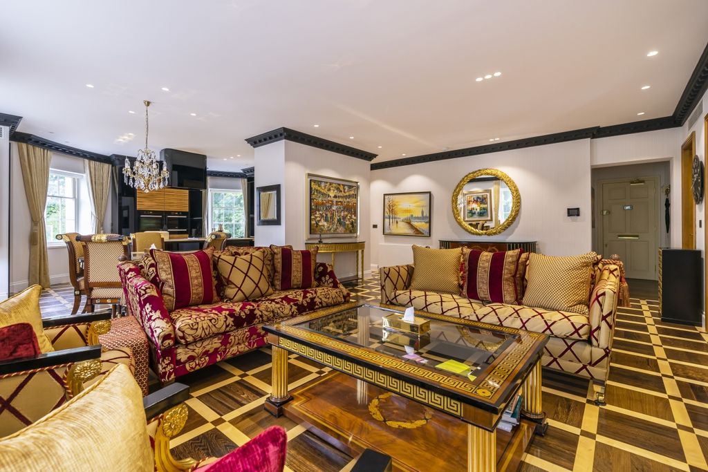 Property photo 3 of 19 Reception