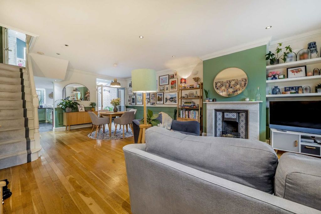 Property photo 2 of 11