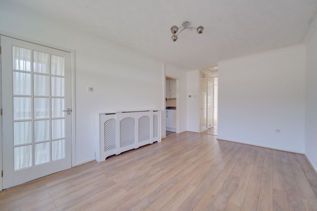 Property photo 2 of 12 4492642