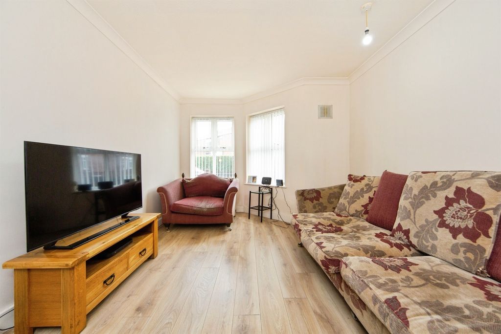Property photo 2 of 20