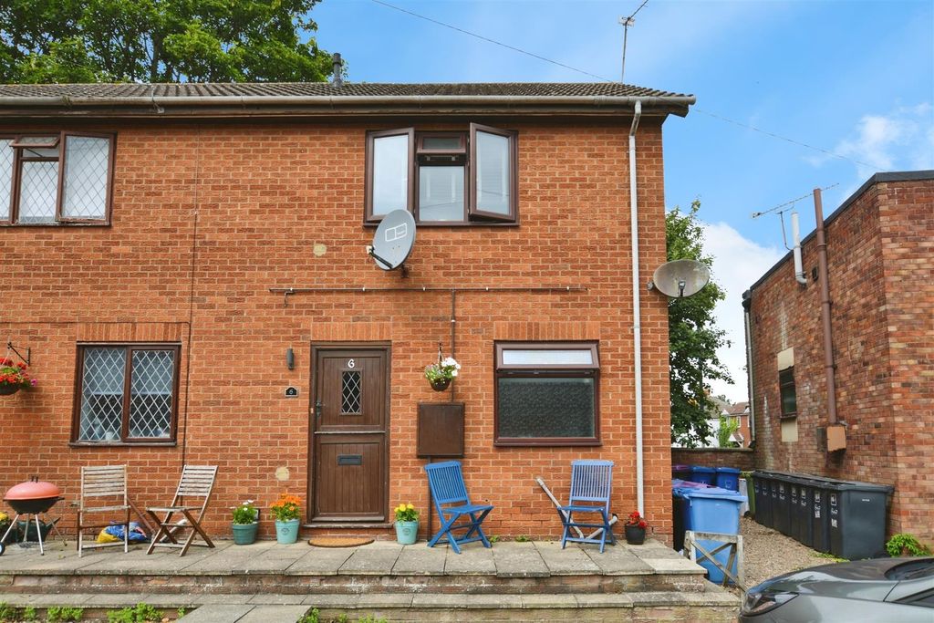 Property photo 1 of 9 Front