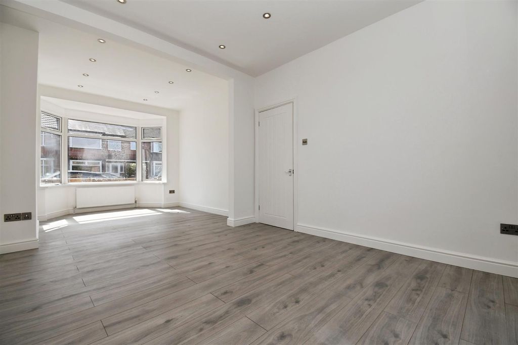Property photo 2 of 14 Open Plan Lounge / Dining Room
