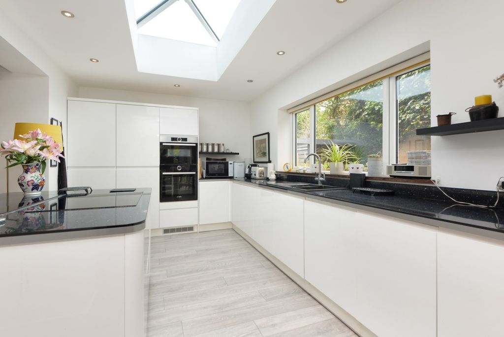 Property photo 2 of 24 2136276