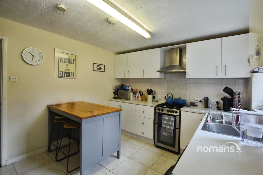 Property photo 3 of 10 Pbox-Img.Jpg
