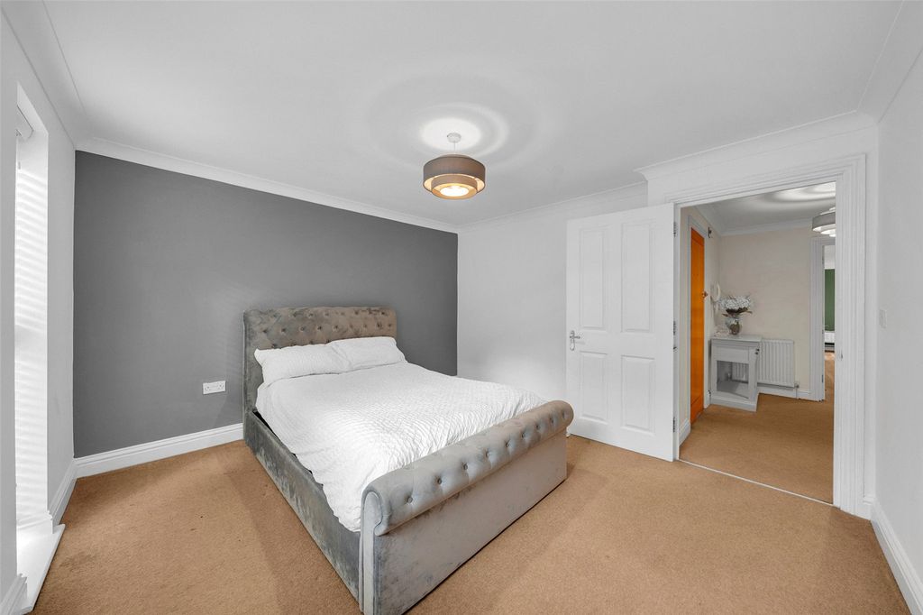 Property photo 3 of 17 Bedroom