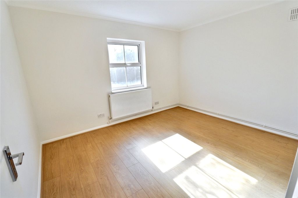 Property photo 2 of 6 Picture No. 20